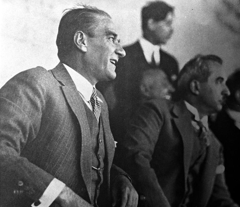 ATAT�RK'�N H�MAYES�NDE BA�LADI