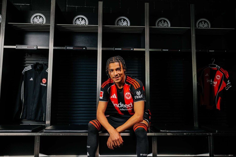 EINTRACHT FRANKFURT (�� SAHA)