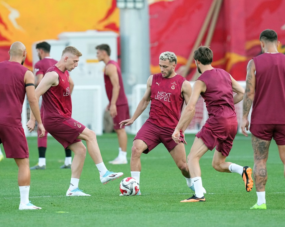 G.SARAY'DA HAZIRLIKLAR S�R�YOR