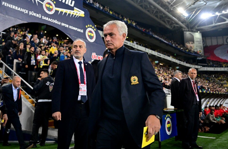 �MOURINHO, KAZANMAYI �STEYEN VE KAZANAN B�R�Sݒ