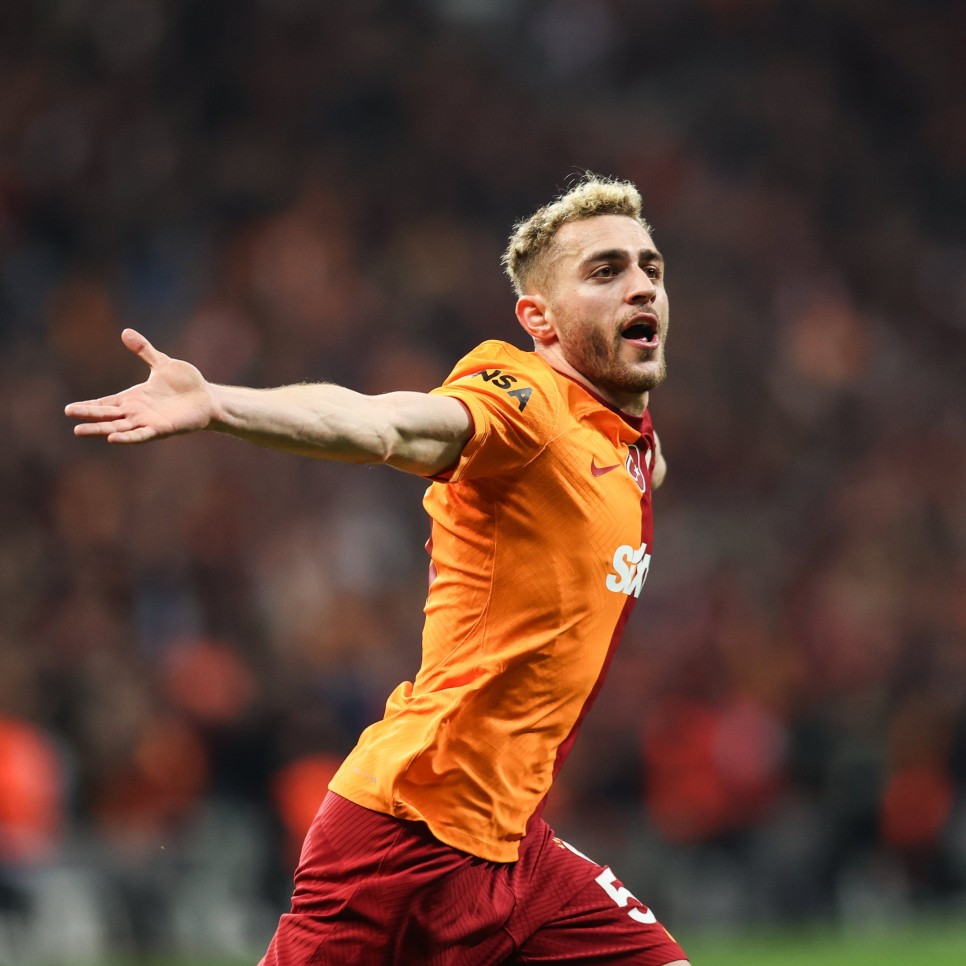 SUNDERLAND, 2 YILDIZA TAL�P