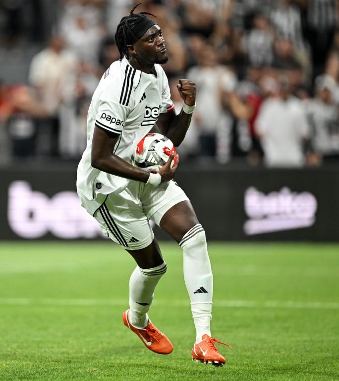 BEKTA'IN LK KEZ RAKB RLANDA'DAN!