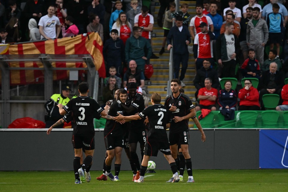 YAZARLARDAN BEKTA YORUMLARI