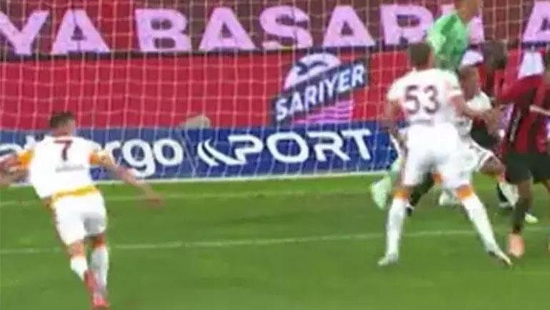 GALATASARAY'IN KAZANDI�I �LK PENALTI