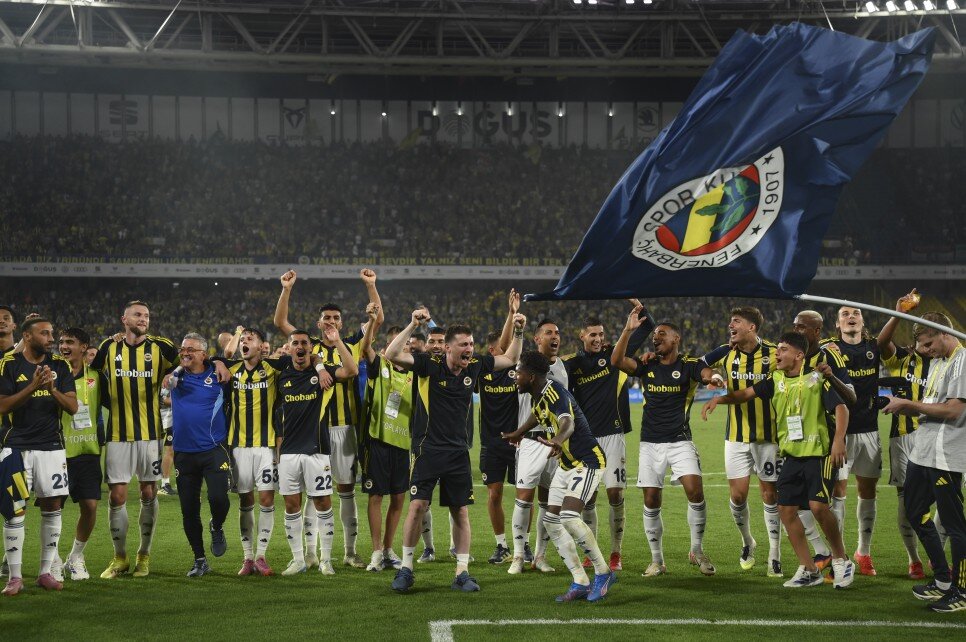 BENFICA E�LE�MES�