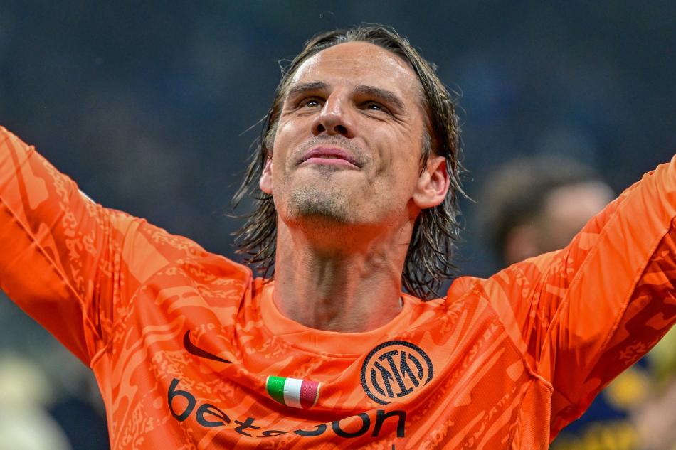 EDERSON'UN ALTERNATF YANN SOMMER