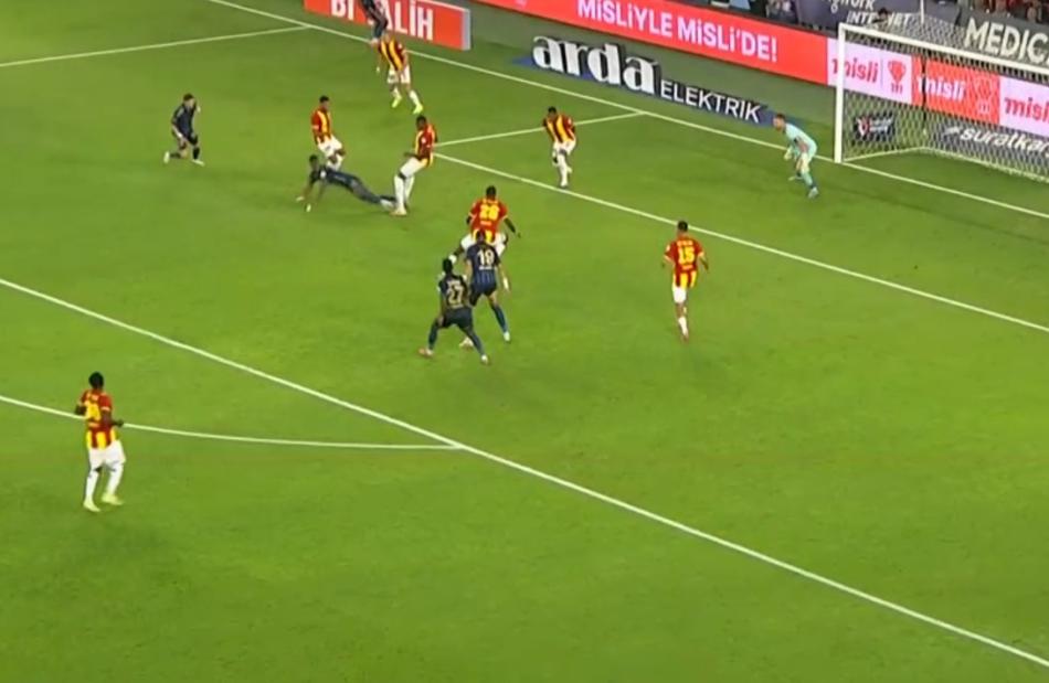 DURAN'IN YERDE KALDII POZSYONDA PENALTI VAR MI?