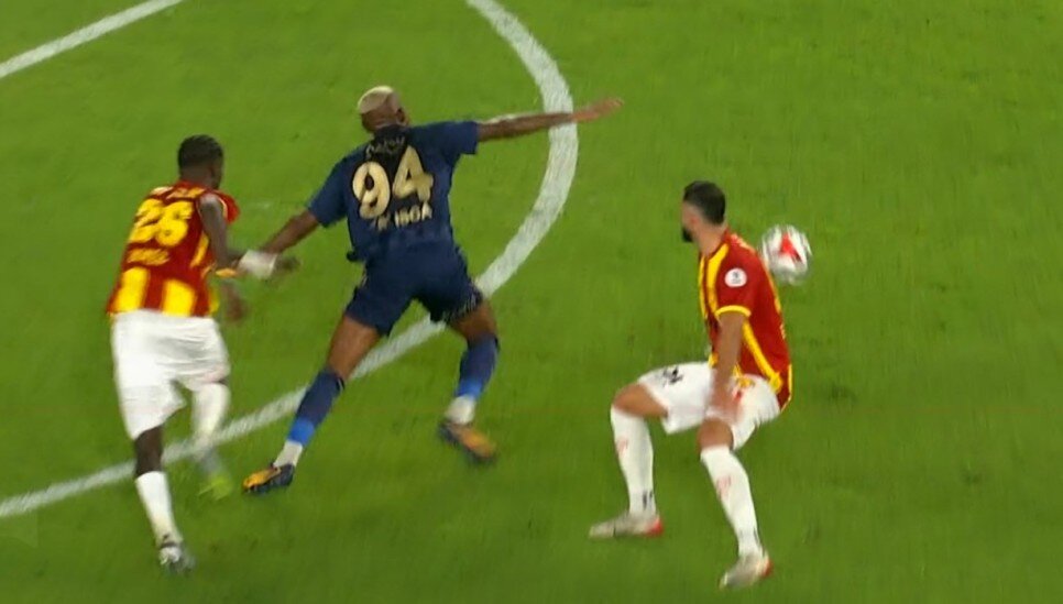 BOKELE'N�N TALISCA'YA YAPTI�I FAUL