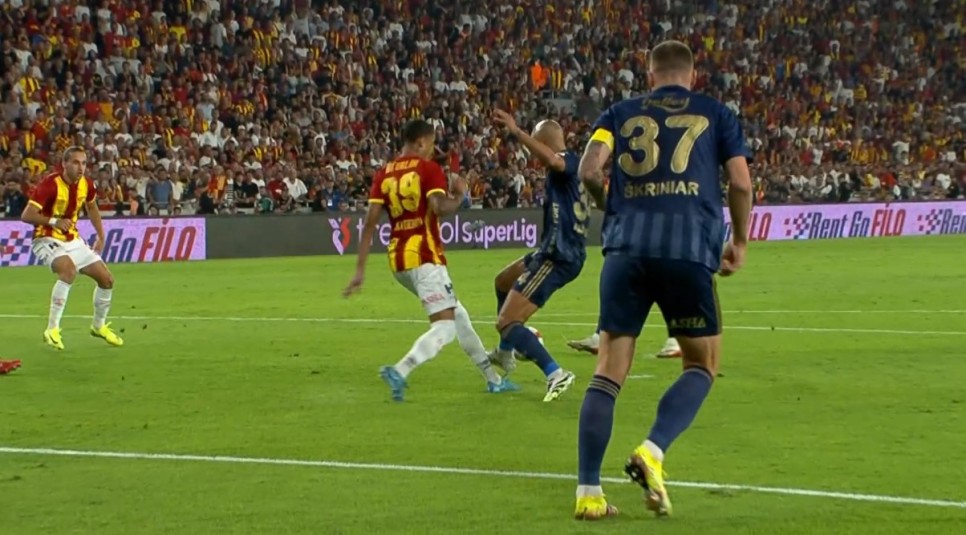 AMRABAT'IN MDAHALESNDE PENALTI VAR MI?