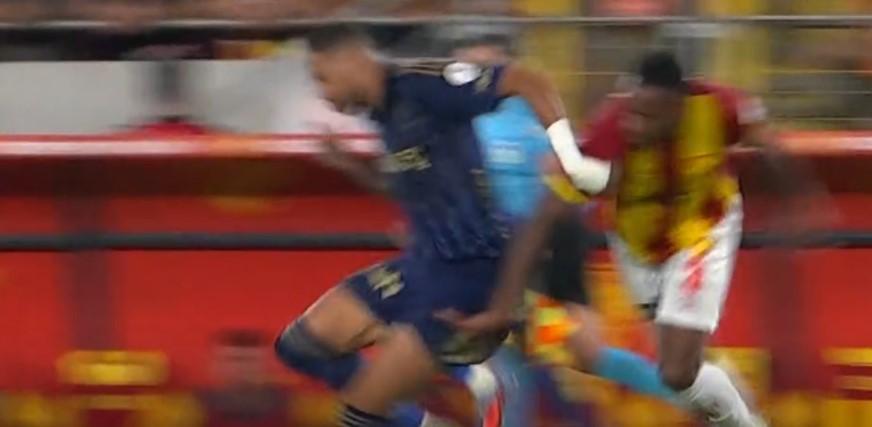 SANTOS'UN SARI KARTI DORU MU?