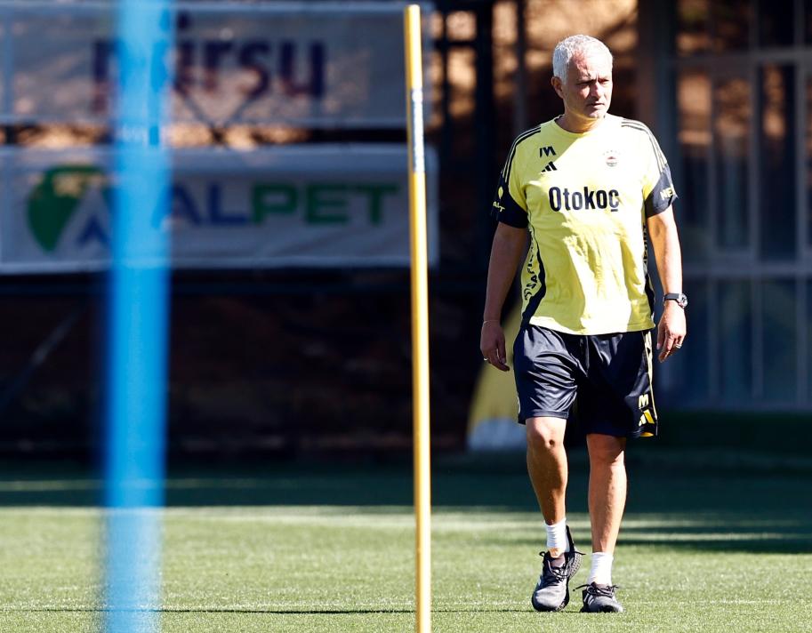 �LK 11 OYUNCULARINA AYRI �ALI�MA