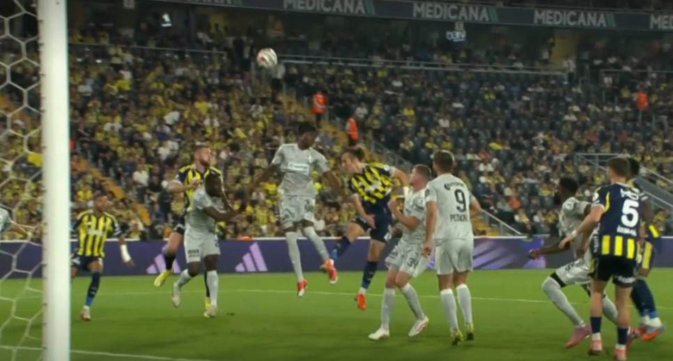 F.BAH�E'N�N PENALTI BEKLED��� POZ�SYON