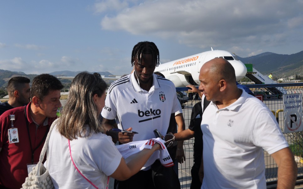 TARAFTARDAN SEVG� G�STER�S�