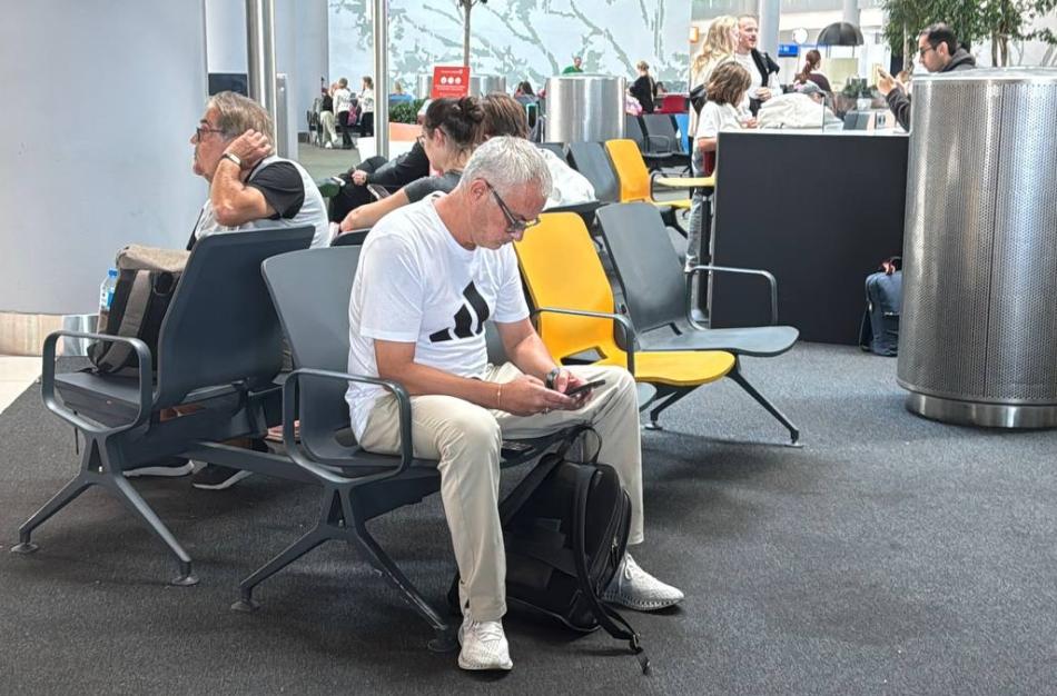 T�RK�YE'DEN AYRILDI