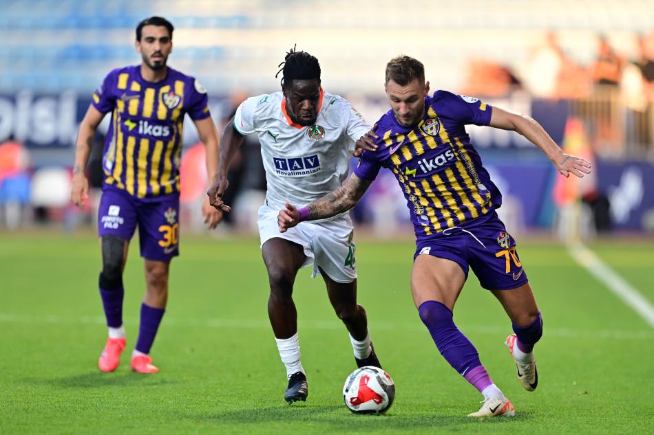 �STANBUL TAKIMLARINA KAR�I FORMSUZ