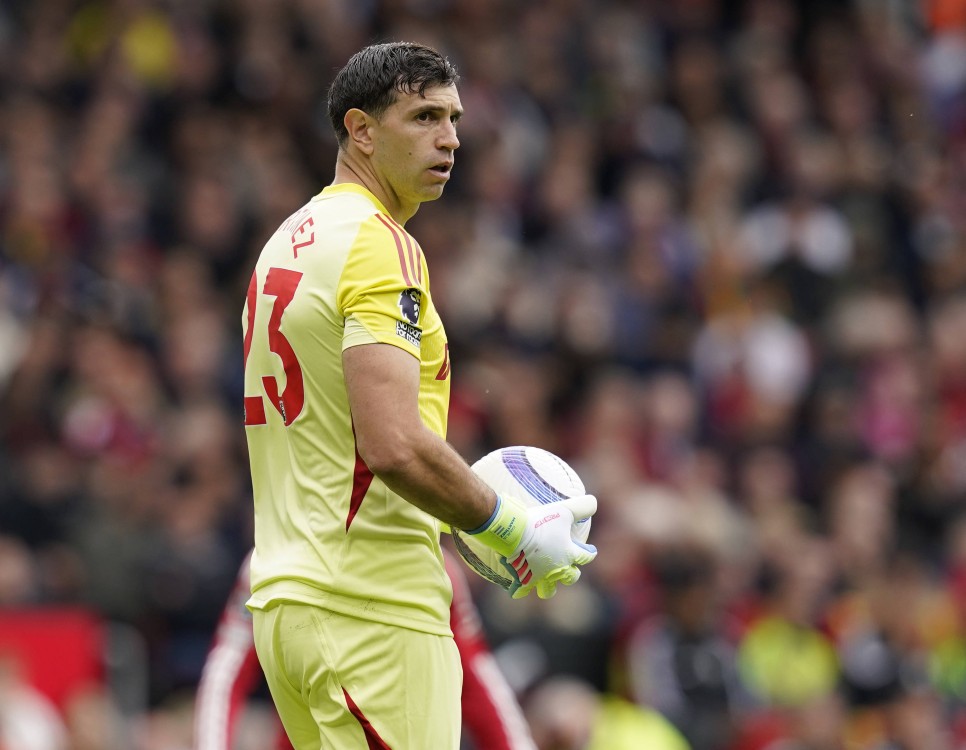 EMILIANO MART�NEZ S�RPR�Z�