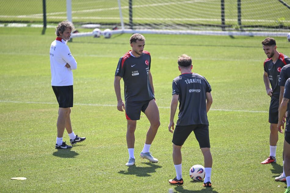 �DMANIN �LK 15 DAK�KASI BASINA A�IK �EK�LDE YAPILDI