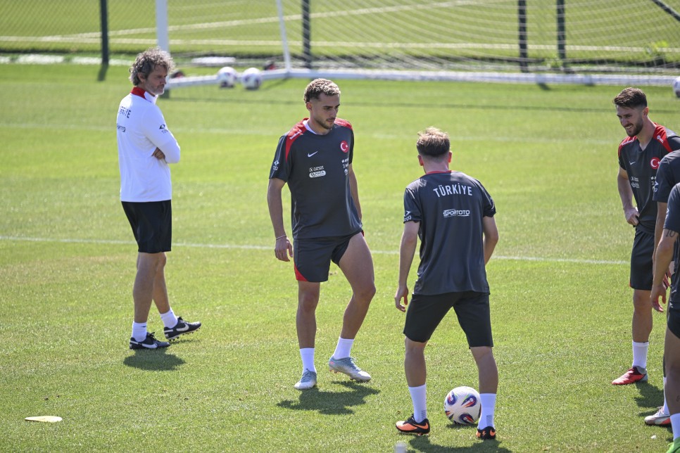 �DMANIN �LK 15 DAK�KASI BASINA A�IK �EK�LDE YAPILDI