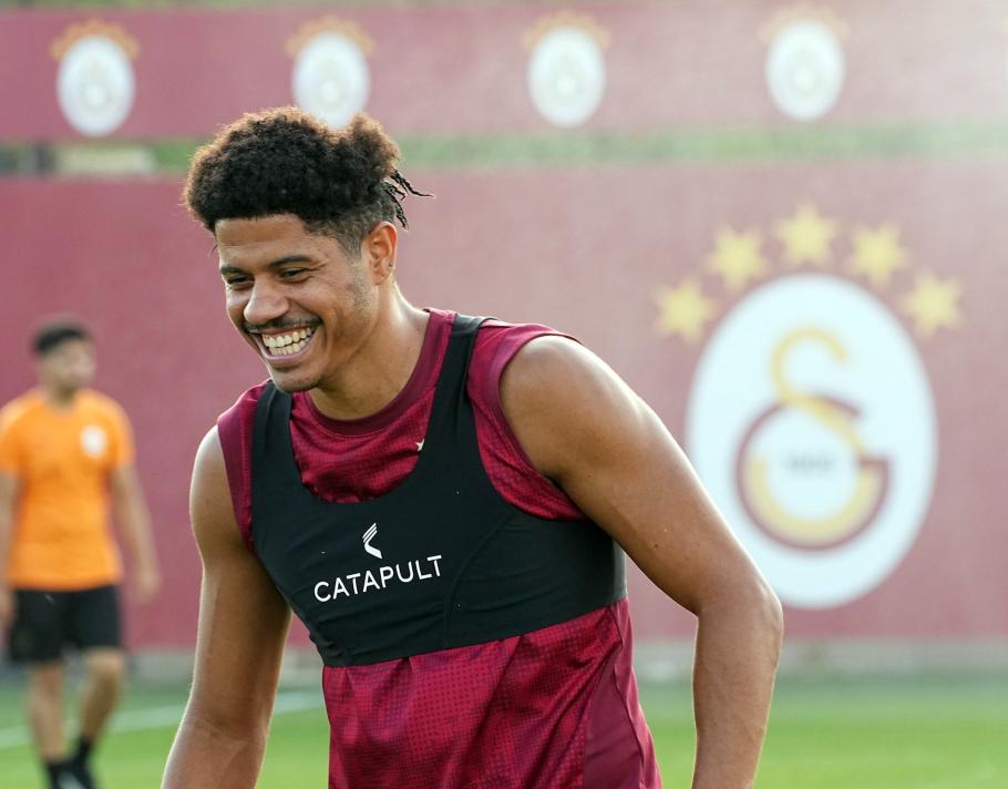 HAZIRLIKLAR S�R�YOR