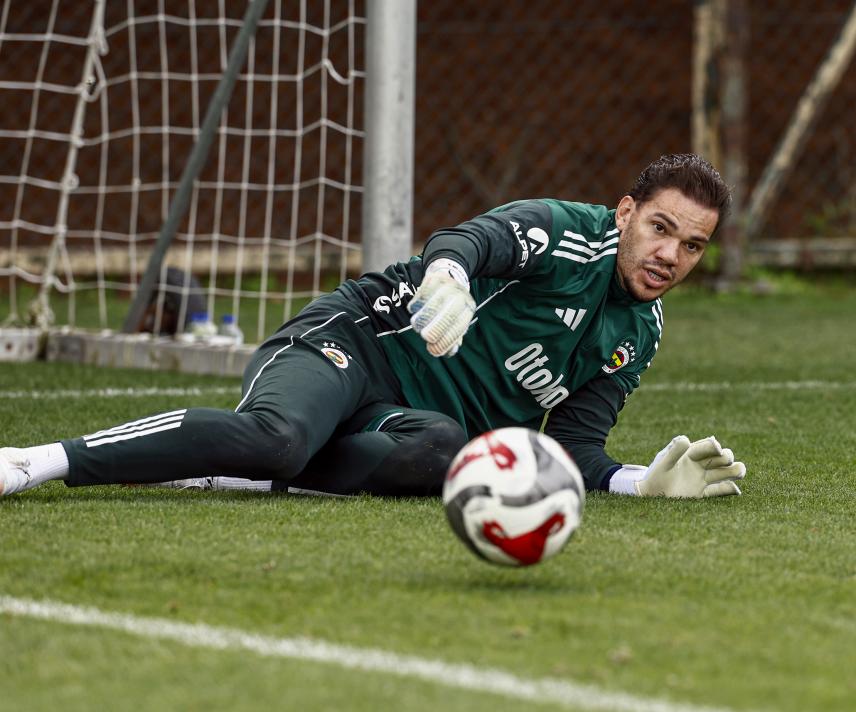 EDERSON �LK ANTRENMANINDA