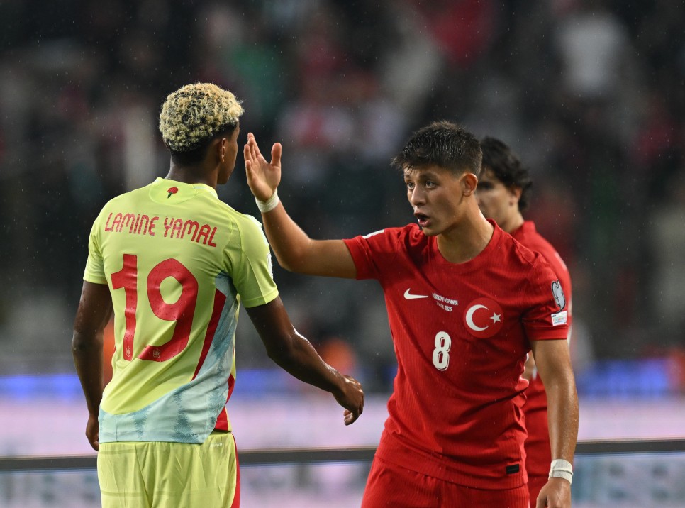 AVRUPA'DA ATILAN MAN�ETLER