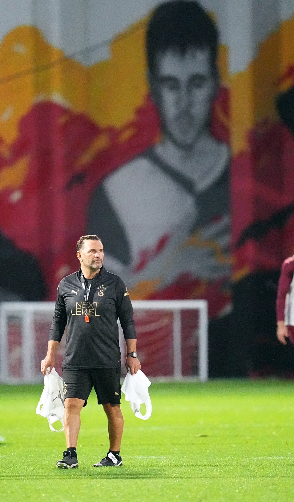 SALON ANTRENMANIYLA BA�LADI