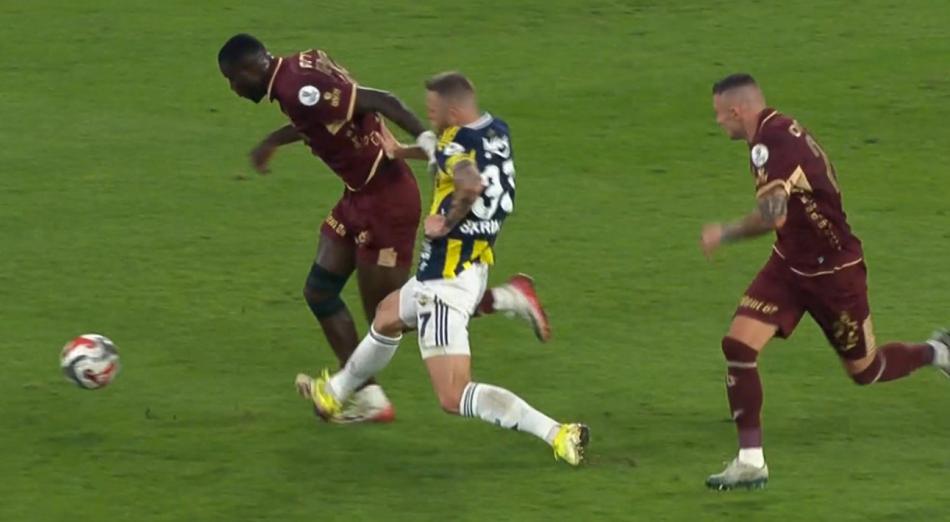 DK:21 SKRINIAR'IN ONUACHU'YA FAUL�