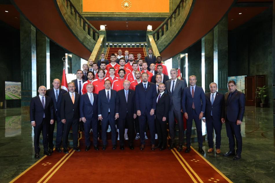 12 DEV ADAM'DAN KLLYE ZYARET