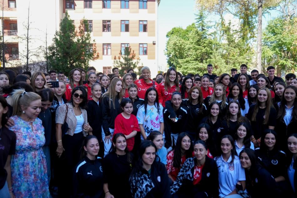 FLENN SULTANLARI'NA KARILAMA