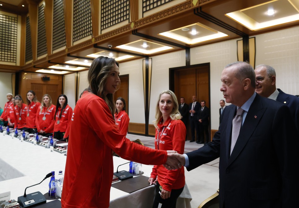 SULTANLAR'DAN Z�YARET