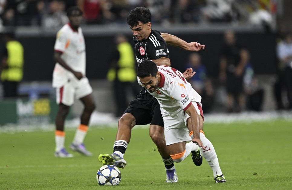 MUSTAFA DEN�ZL�: \