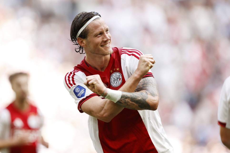 AJAX - 33 M�LYON �