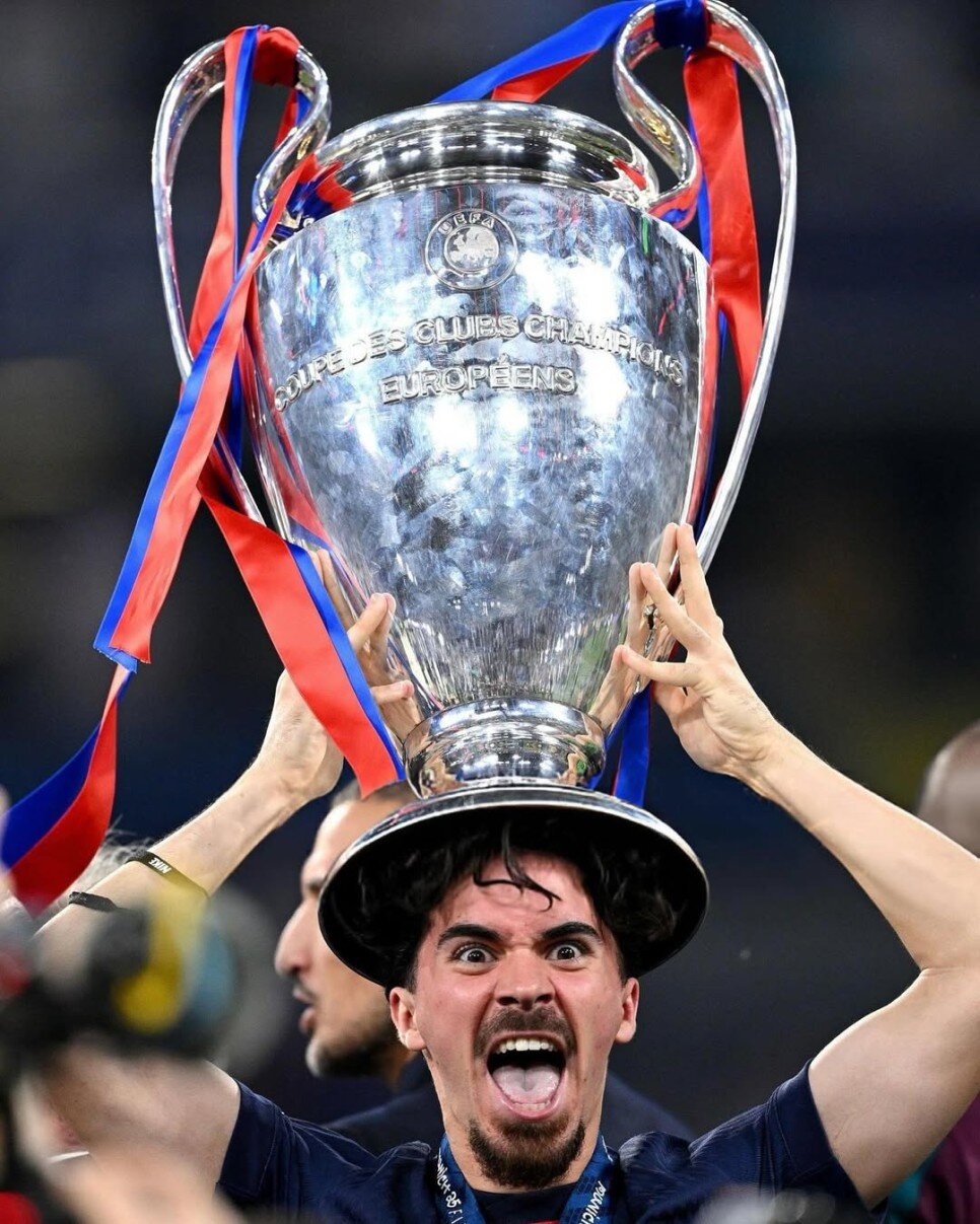 PSG �LE �AMP�YONLAR L�G� KUPASINI KALDIRDI
