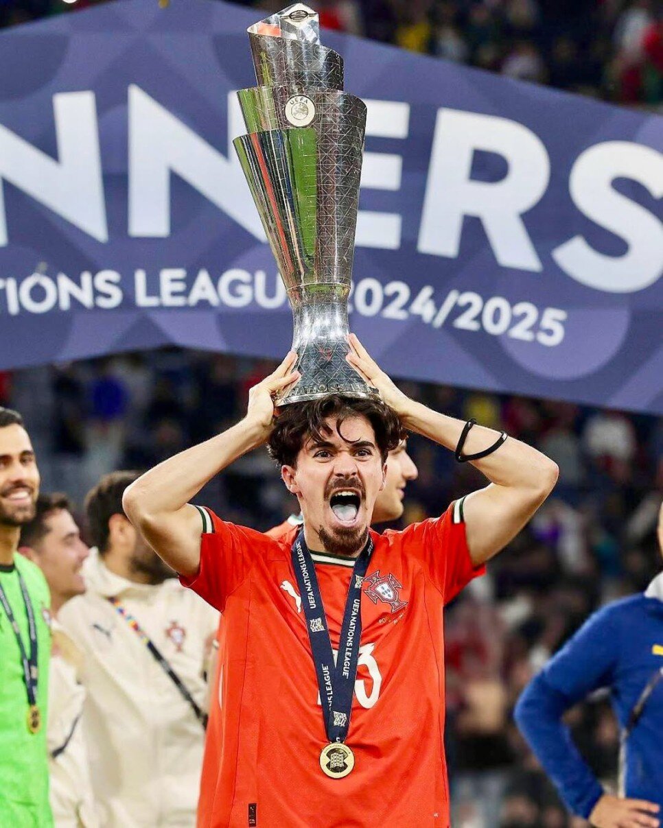 UEFA ULUSLAR L�G� KUPASINI KALDIRDI