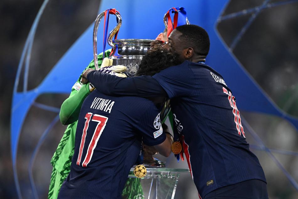 �LK 11'DEK� YER�N� KAYBETT�