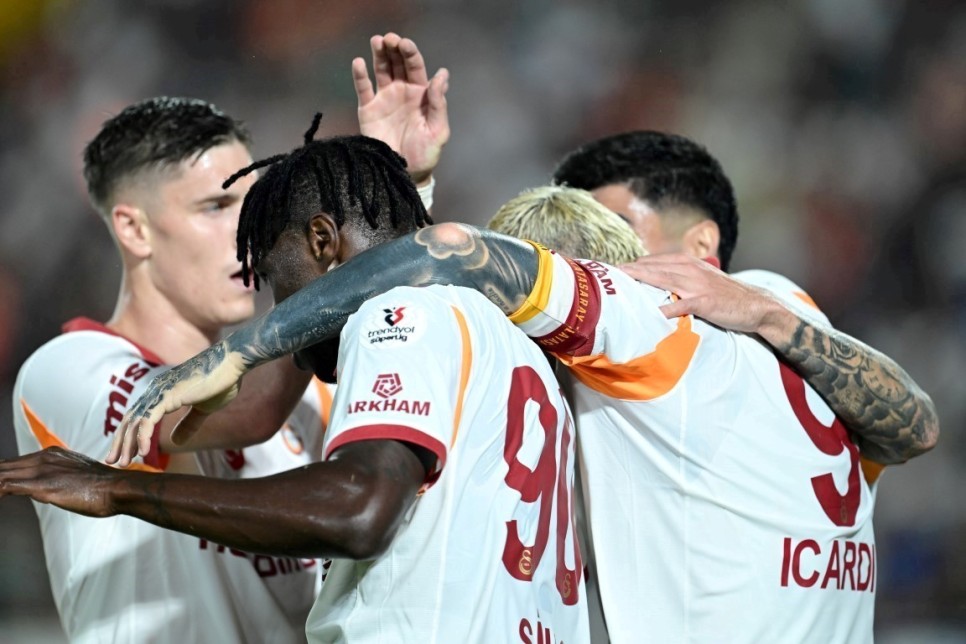 GALATASARAY'DA ZORLU F�KST�R