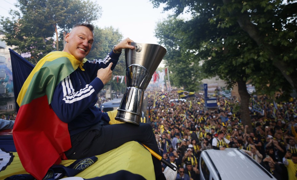 JASIKEVICIUS VE YANNIER KONUTU!