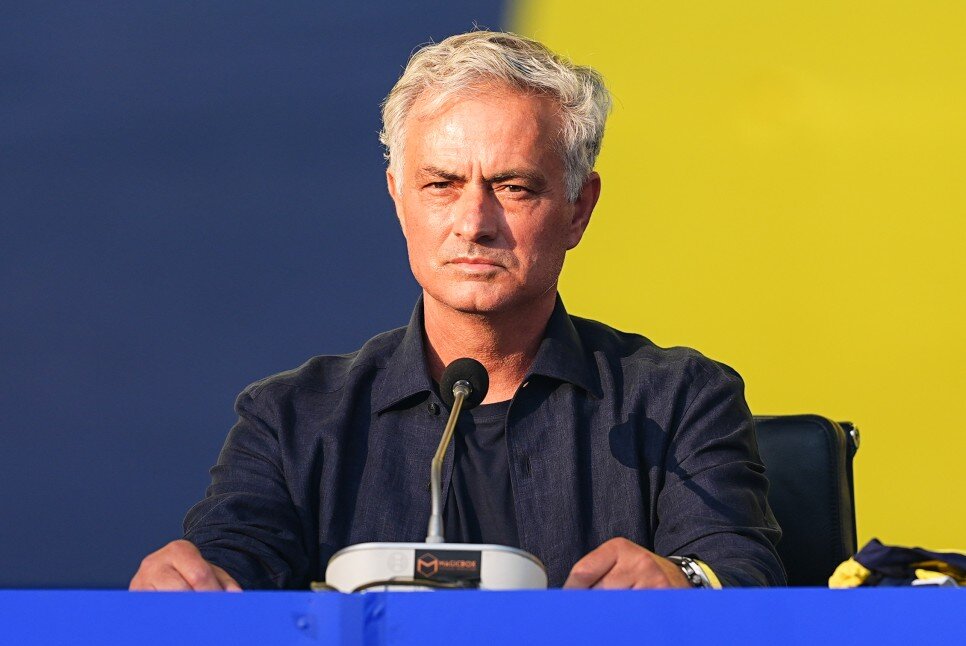 MOURINHO �LE FARKLIYDI