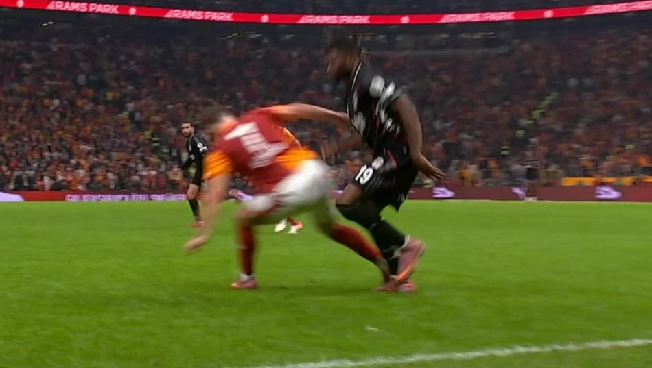 DK:62 SALLAI'NIN TOURE'YE FAUL