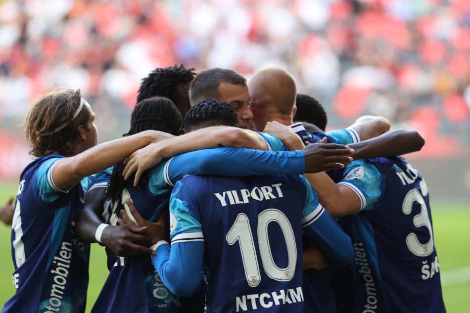 STANBUL TAKIMLARINA KARI...