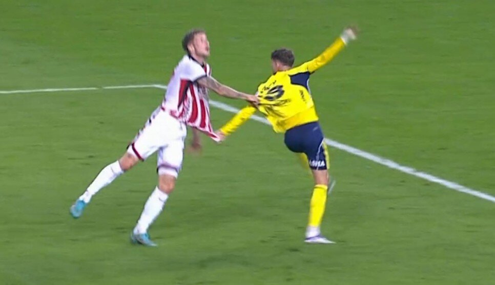 DK:30 TOMASSON'UN SZYMANSKI'YE M�DAHALES�