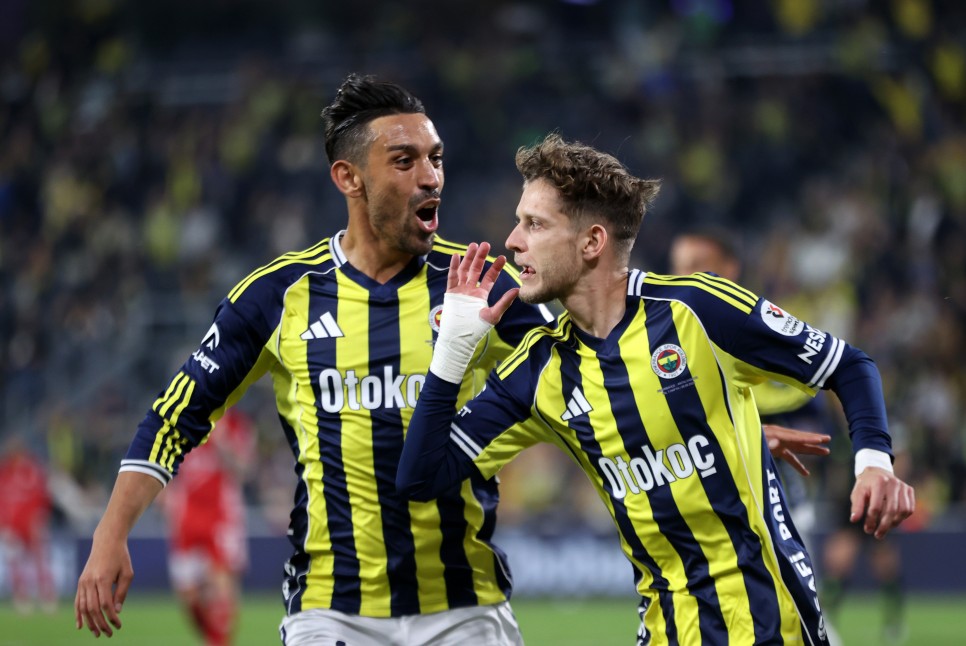 FENERBAHE'DE SZYMANSKI GERE