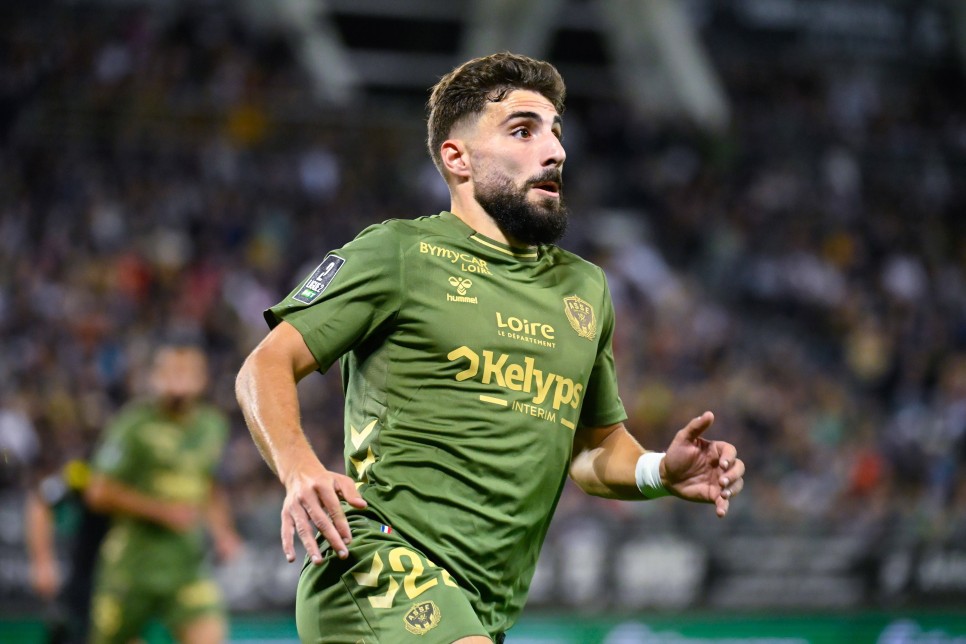 GELMEYE SICAK BAKIYOR