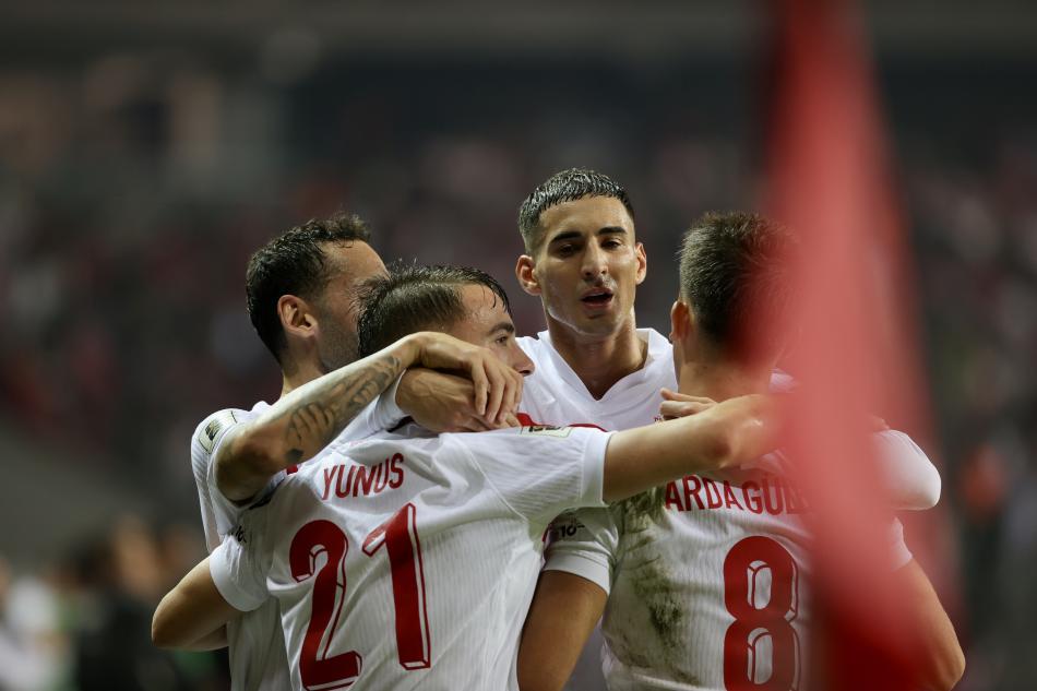 N�HAT KAHVEC� YORUMLADI