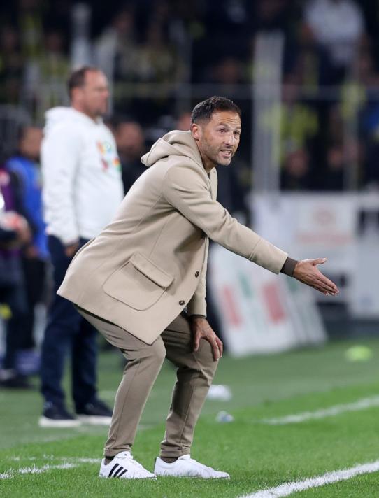 EDSON ALVAREZ'N PERFORMANSI