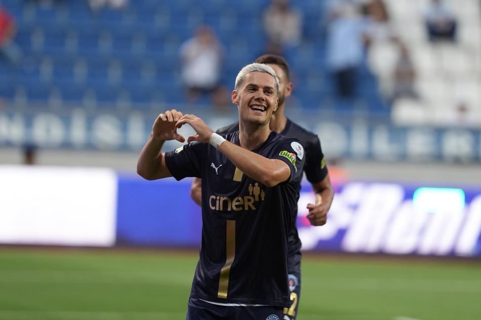 HAJRADINOVIC STANBUL TAKIMLARINA KARI BAMBAKA