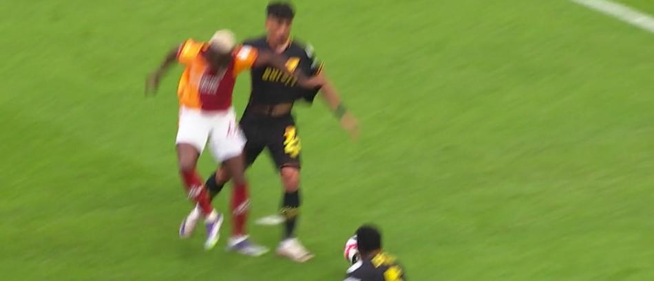 OSIMHEN'N PENALTI BEKLED POZSYON