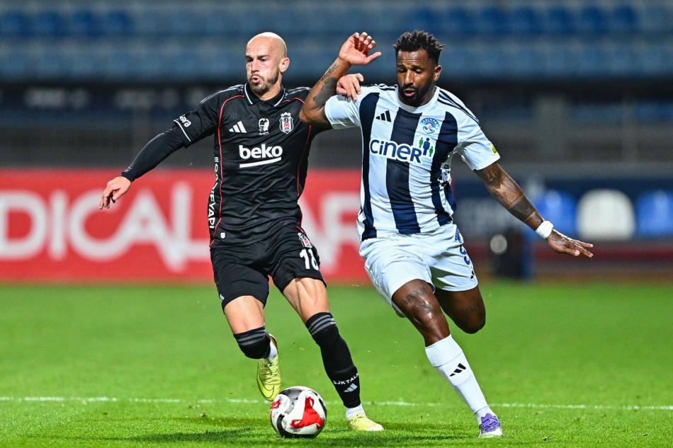 YAZARLARDAN BE��KTA� YORUMU