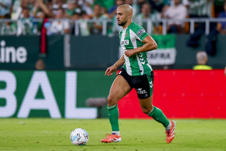 GELECEĞİ İÇİN İKİ FAKTÖR
Real Betis'in planı ve Fenerbahçe'nin düşüncesine rağmen Amrabat'ın geleceği için iki faktör etkili olacak: Real Betis'teki formunu sürdürmesi ve Fenerbahçe ile yapılacak başarılı bir anlaşma.