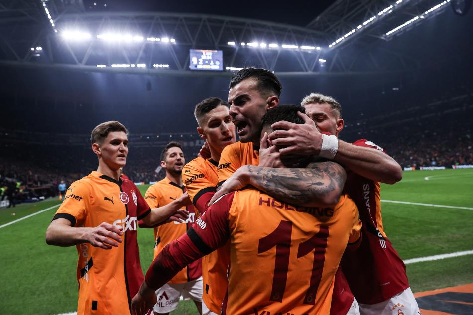 GALATASARAY �LK PE��NDE